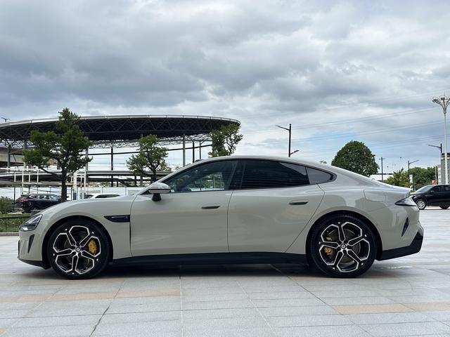 Pre-Owned Xiaomi SU7 2024 Model Four-Wheel Drive Ultra-Long Range Max Version