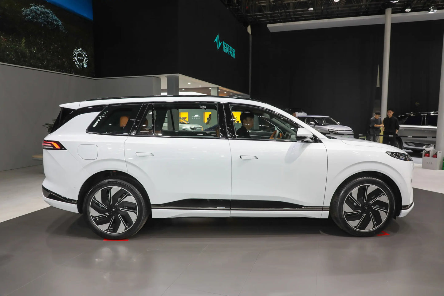دونغفنغ eπ008-Hybrid REEV