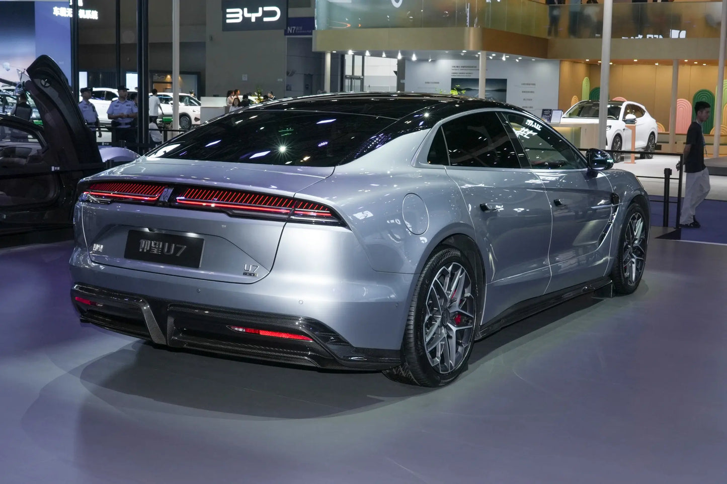 يانغوانغ ينظر إلى U7 -Hybrid PHEV