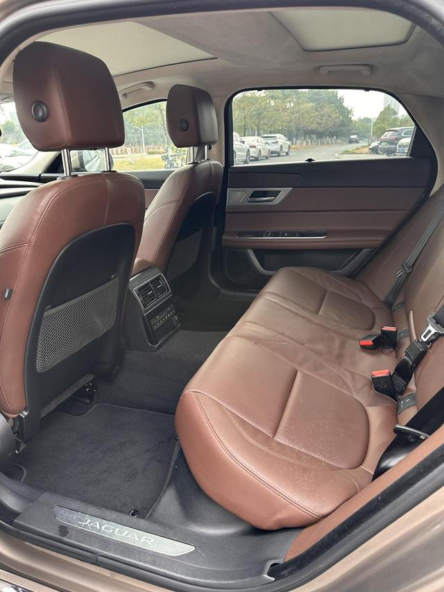 Certificated Pre-Owned Jaguar XFL 2017 XFL 2.0T 240PS Luxury Edition - u22717218