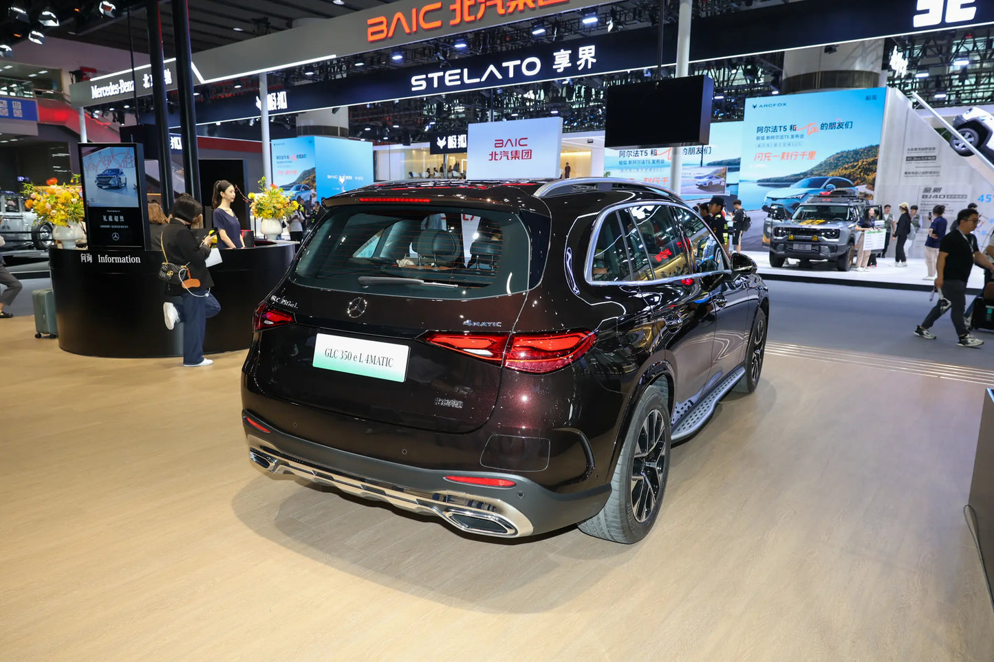 سيارة مرسيدس بنز GLC الهجينة PHEV من بكين