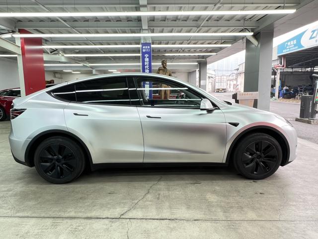 Pre-Owned Tesla Model Y 2024 Rear-Wheel Drive Version