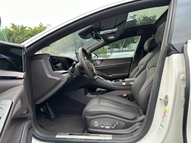 Certificated Pre-Owned Denza Z9 DM 2024 Edition 1100 4WD Max Version