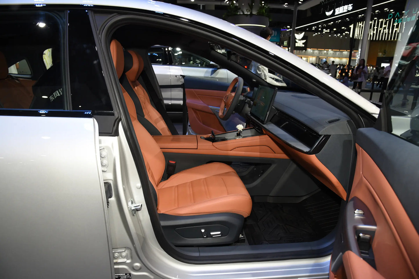 دونغفنغ eπ007-Hybrid REEV