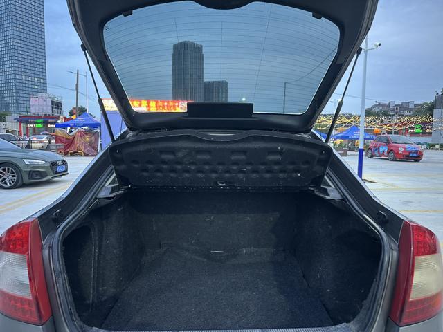 Certificated Pre-Owned Skoda Octavia 2013 2.0L Manual Yijie Edition - u21014256