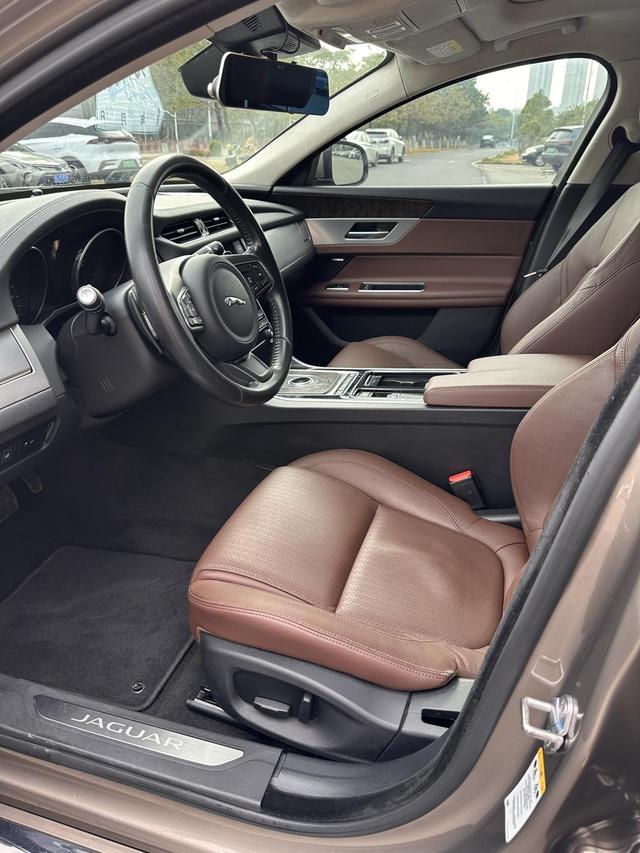 Certificated Pre-Owned Jaguar XFL 2017 XFL 2.0T 240PS Luxury Edition - u22717218