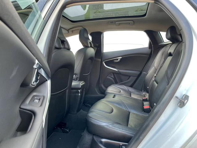 Certificated Pre-Owned Volvo V40 2016 T3 Inscription Edition - u21827177