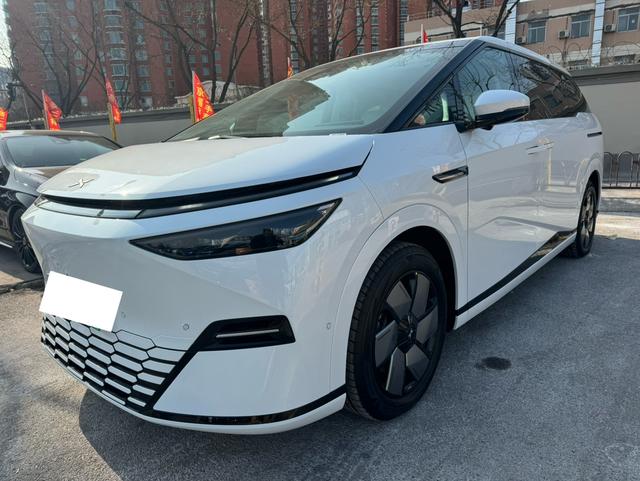 Certificated Pre-Owned XPENG X9 2025 All-Electric 650 Long Range Max -u22584407