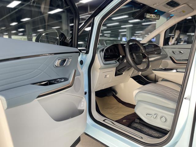 Certificated Pre-Owned Dajia 9 EV 2022 Long Range Gaoshan 7-Seater Edition -u22532384