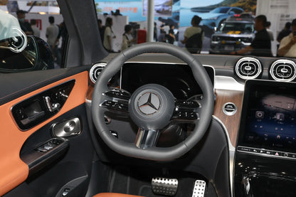 سيارة مرسيدس بنز GLC الهجينة PHEV من بكين