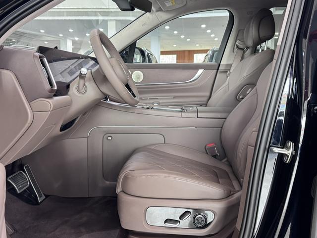 Certificated Pre-Owned Wenjie M9 2024 Extended-Range Ultra Six-Seater Edition -u22171319