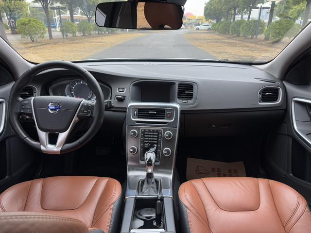 Certificated Pre-Owned Volvo V60 2015 T5 Inscription Edition - u22629711